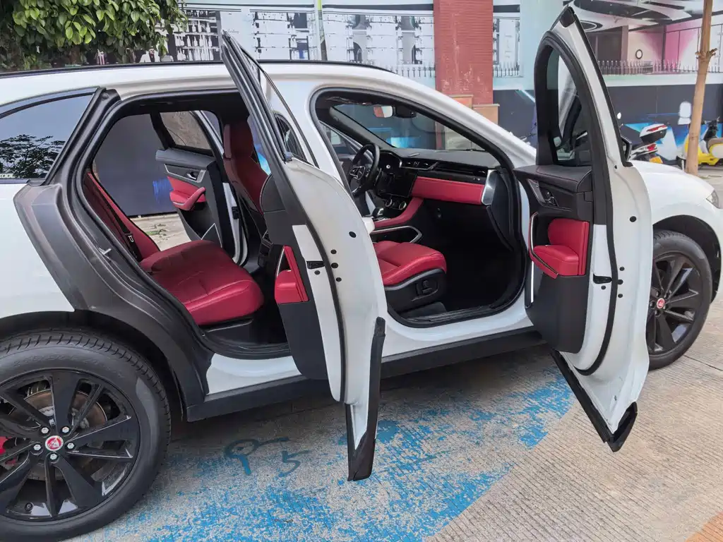 Jaguar F-PACE — миниатюра 14