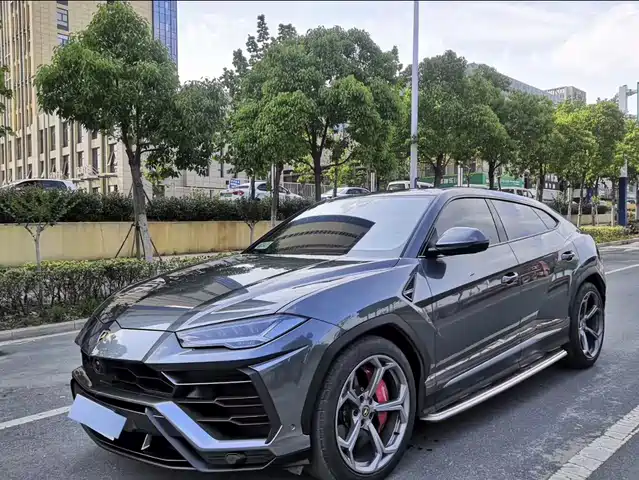 lamborghini urus