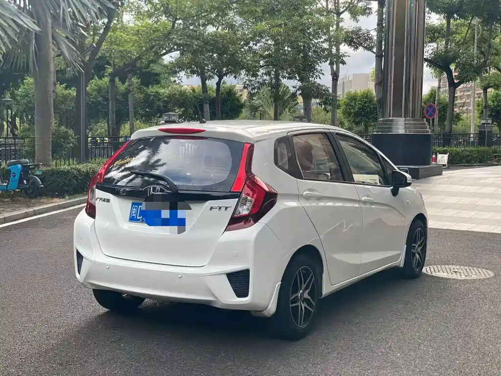 Honda Fit — миниатюра 6