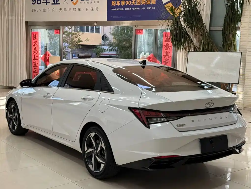 Hyundai Elantra — миниатюра 6