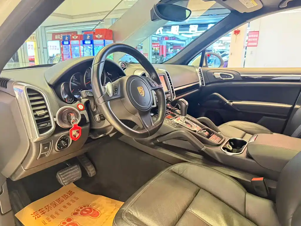 Porsche Cayenne — миниатюра 7