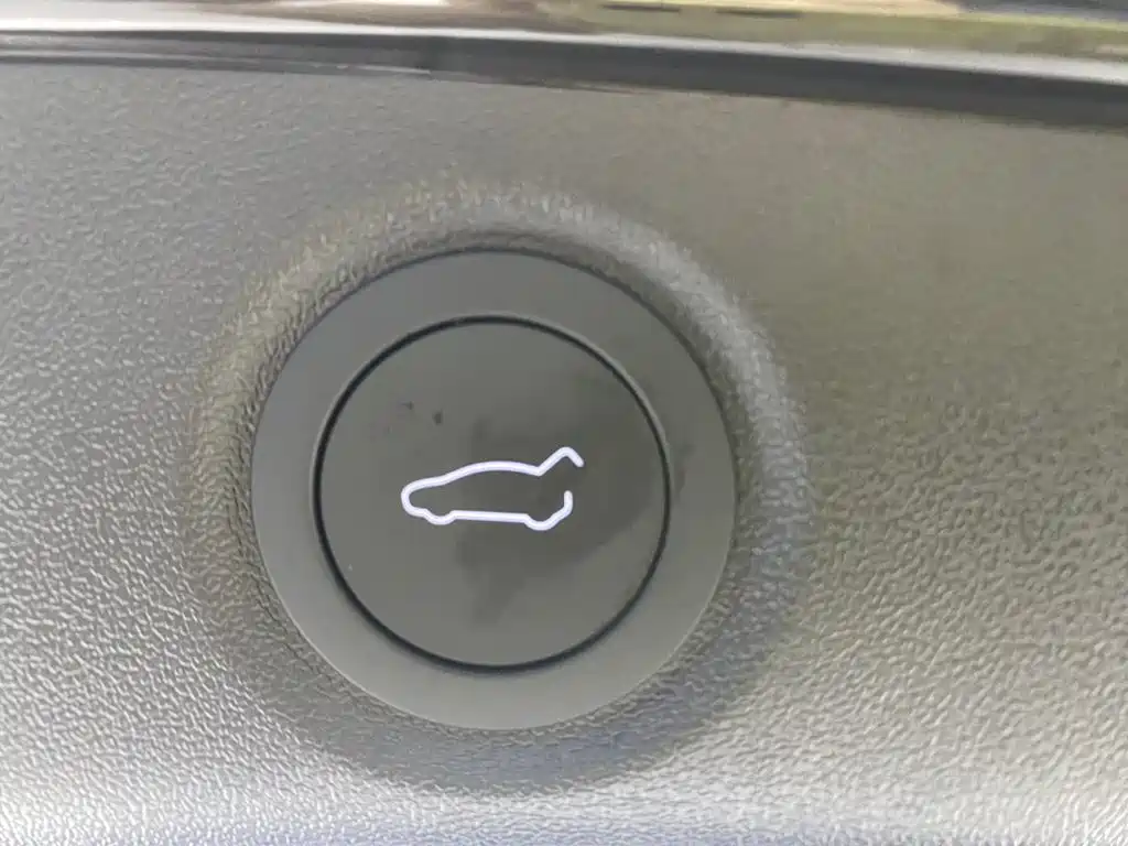 Tesla Model 3 — миниатюра 27