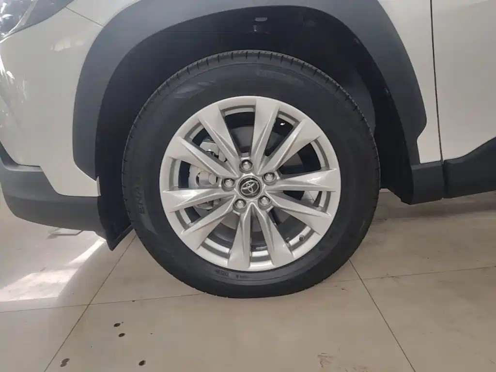 Toyota Corolla Cross — миниатюра 23