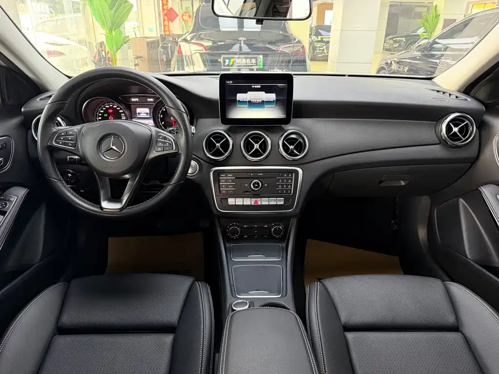 Mercedes-Benz GLA — миниатюра 8