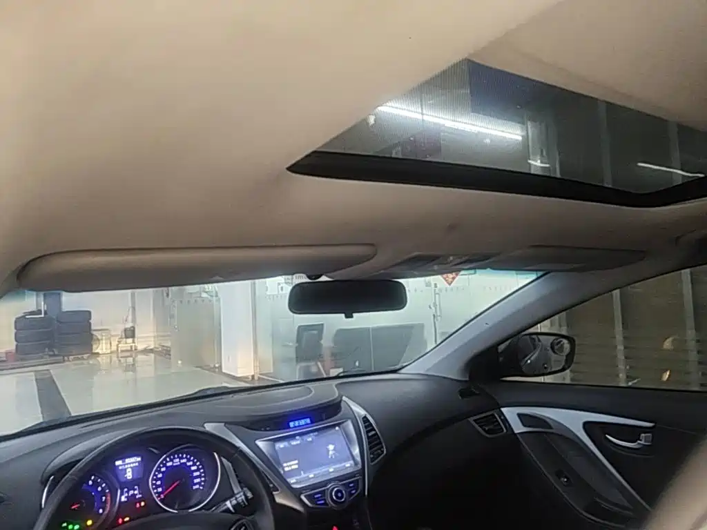 Hyundai Elantra Langdong — миниатюра 18