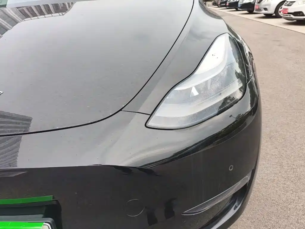 Tesla Model Y — миниатюра 24