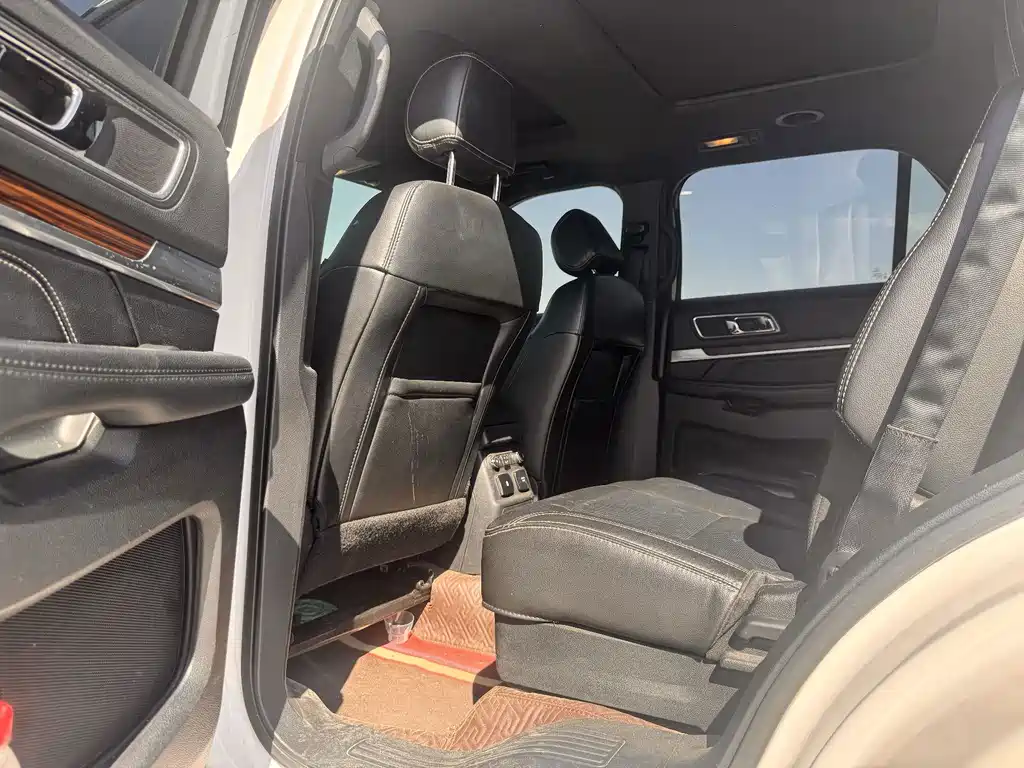 Ford Explorer (Import) — миниатюра 5