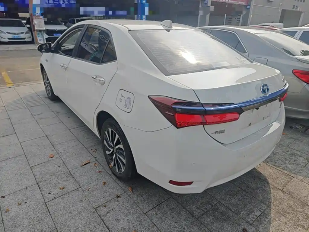 Toyota Corolla Hybrid — миниатюра 5