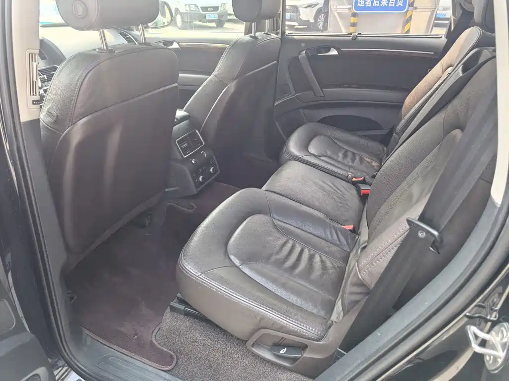 Audi Q7 — миниатюра 8