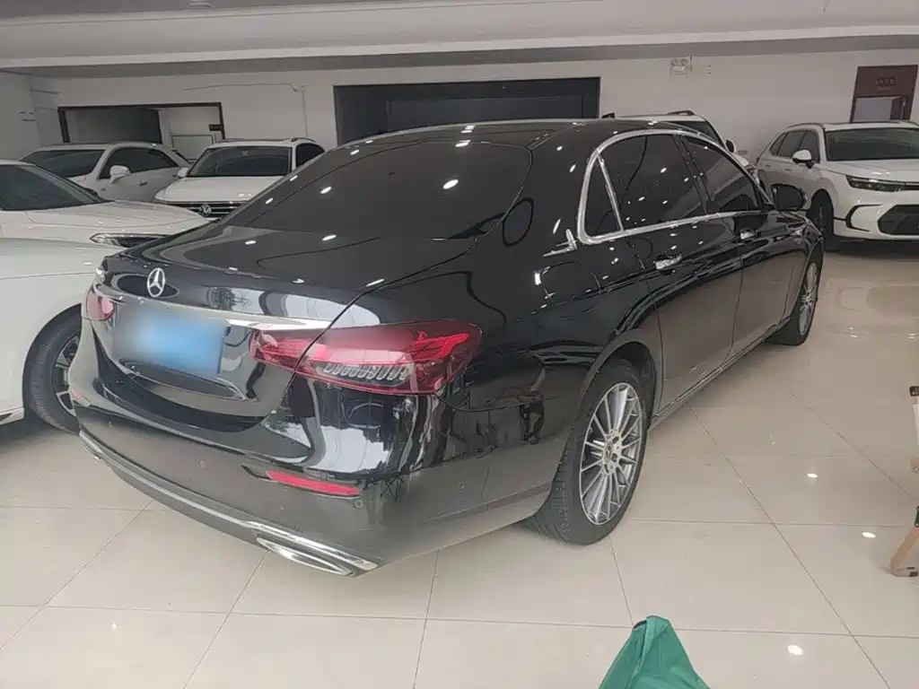 Mercedes-Benz E-Class — миниатюра 7