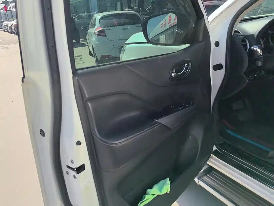 Nissan Terra — миниатюра 7