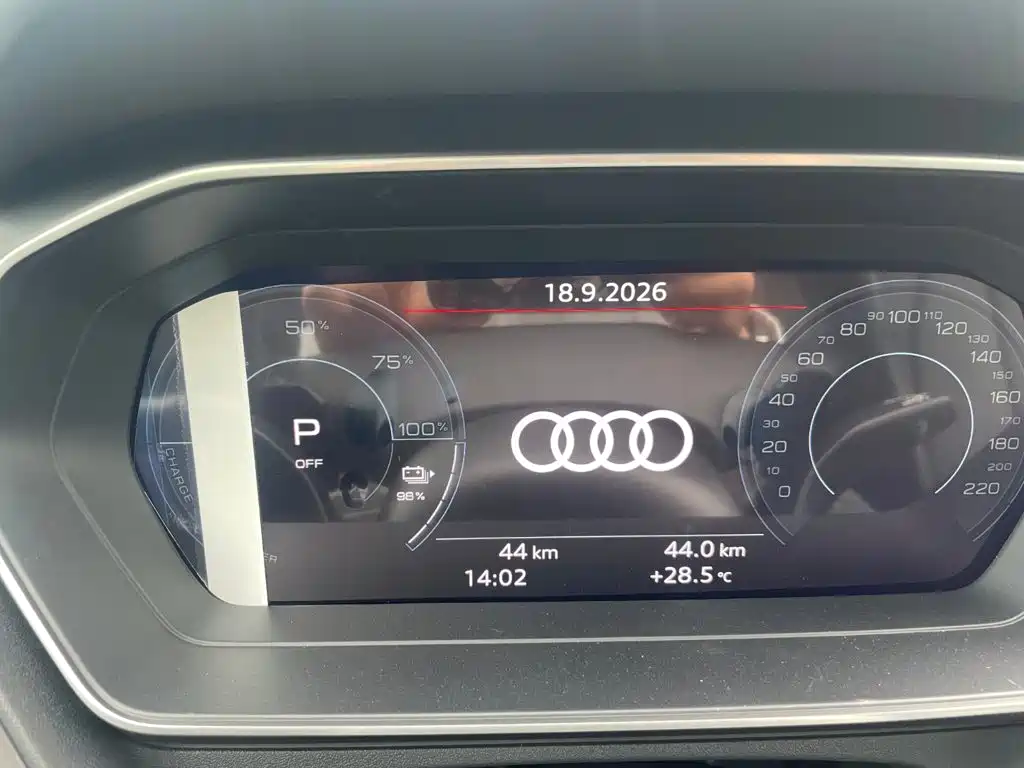 Audi Q4 e-tron — миниатюра 2