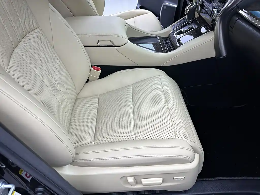 Toyota Alphard — миниатюра 10