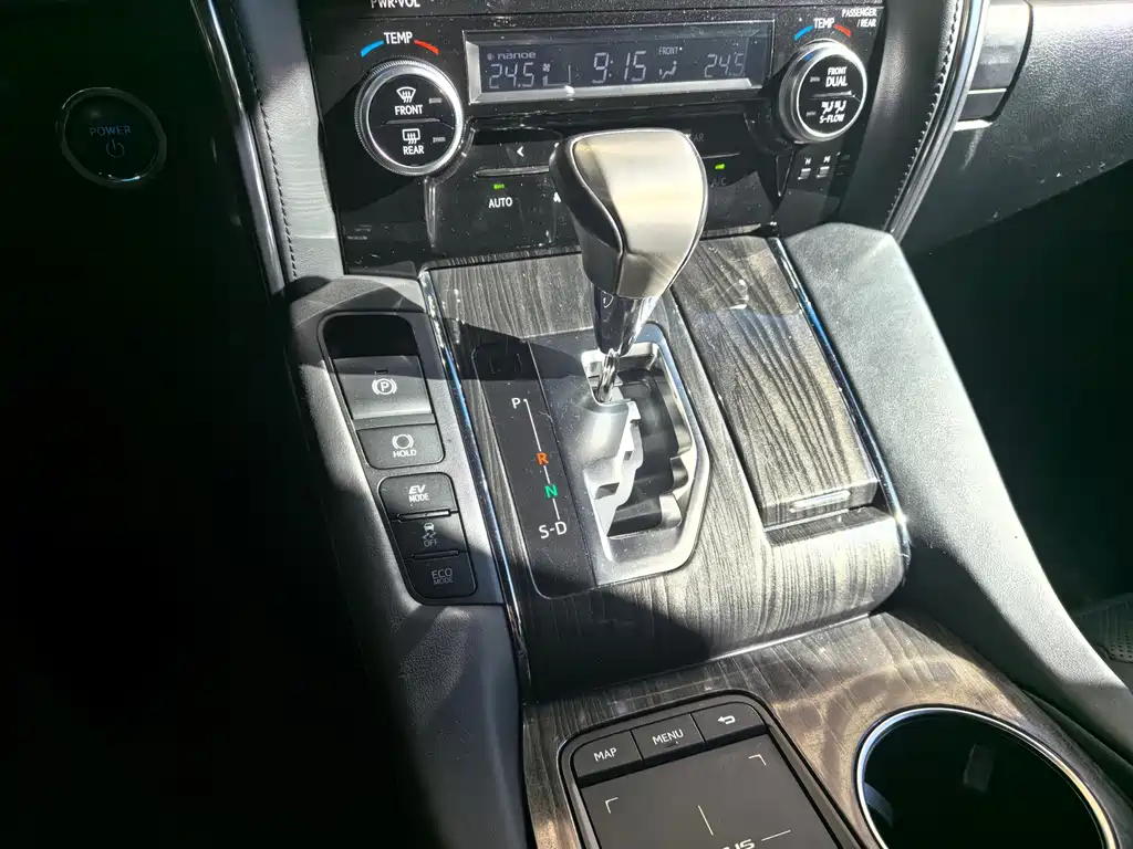 Lexus LM — миниатюра 6