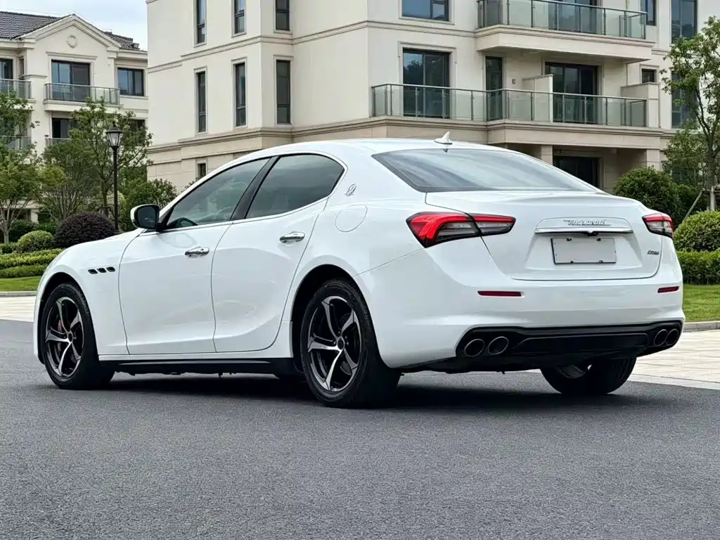 Maserati Ghibli — миниатюра 7