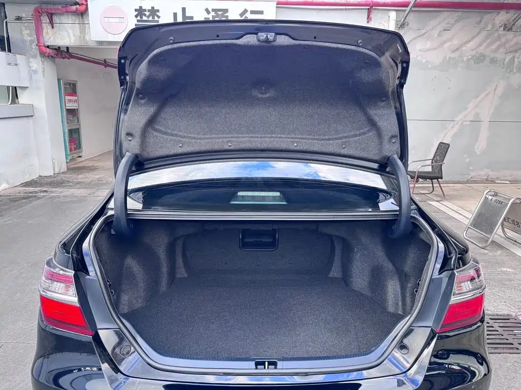 Toyota Camry — миниатюра 23