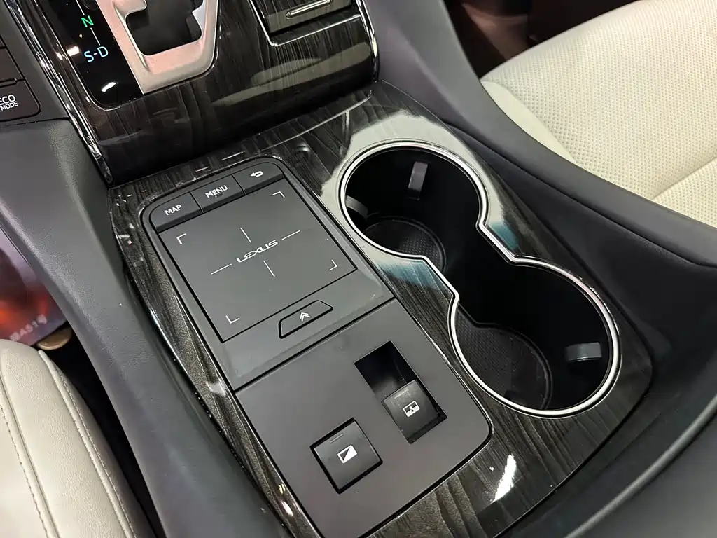 Lexus LM — миниатюра 14
