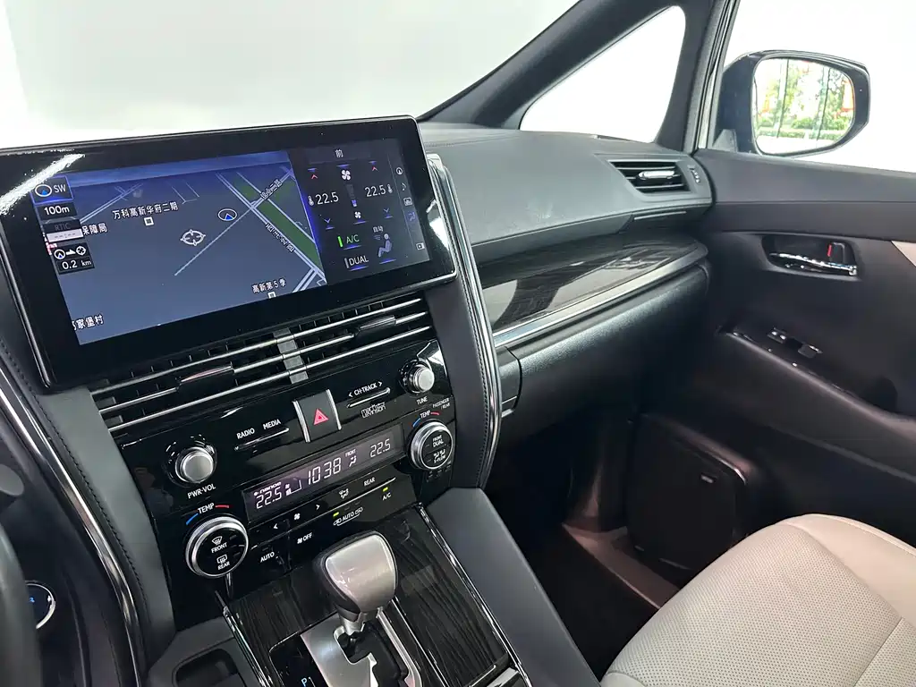 Lexus LM — миниатюра 16