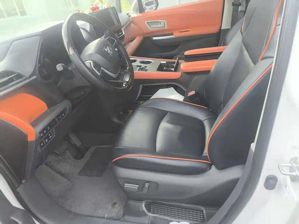 Toyota Sienna — миниатюра 4