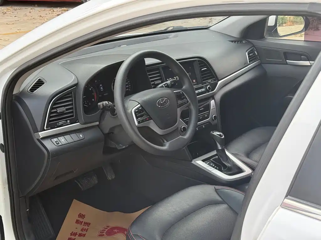 Hyundai Elantra — миниатюра 9