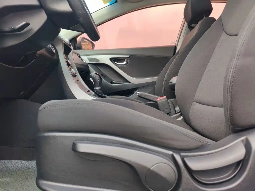 Hyundai Elantra Langdong — миниатюра 12