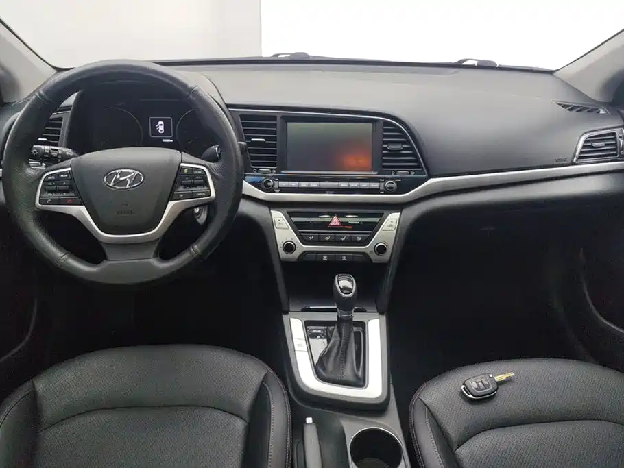 Hyundai Elantra — миниатюра 12