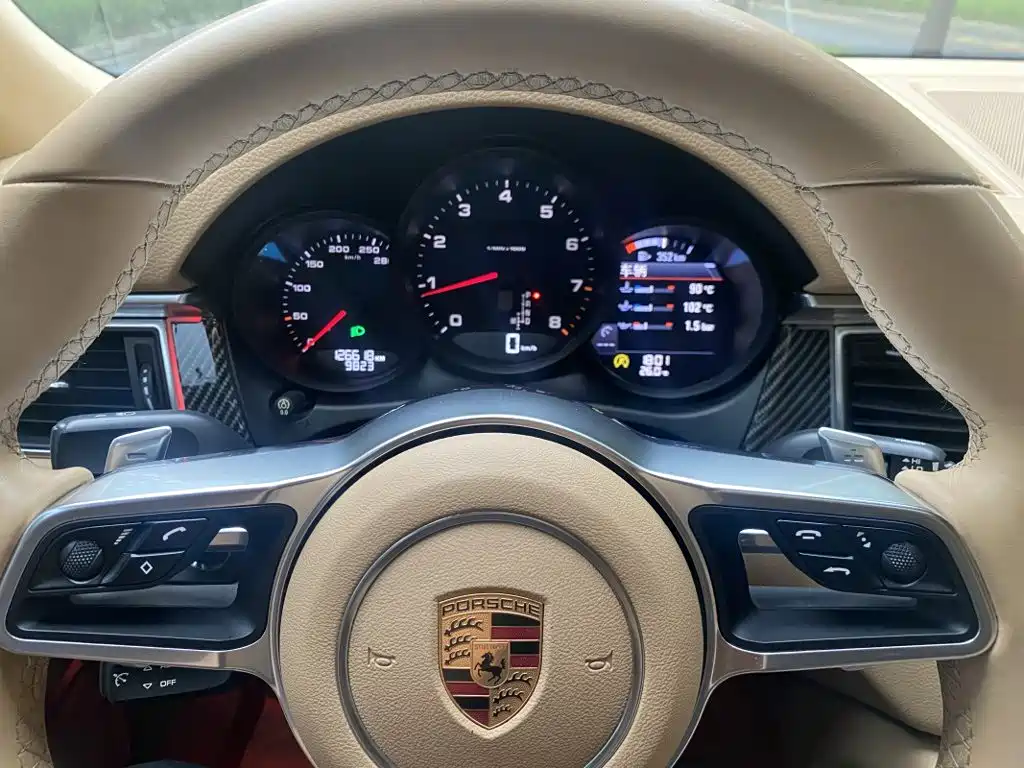 Porsche Macan — миниатюра 10