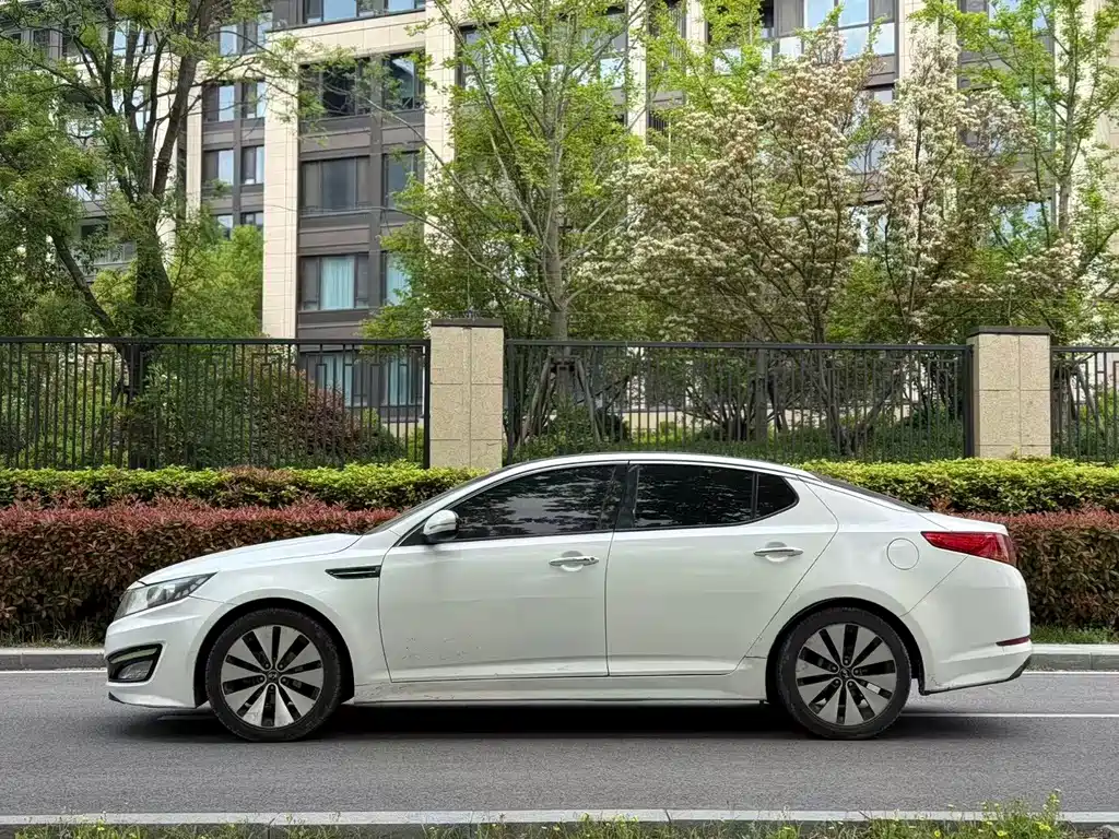 Kia K5 2011 2.0L AT GL