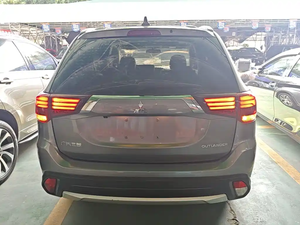 Mitsubishi Outlander — миниатюра 6
