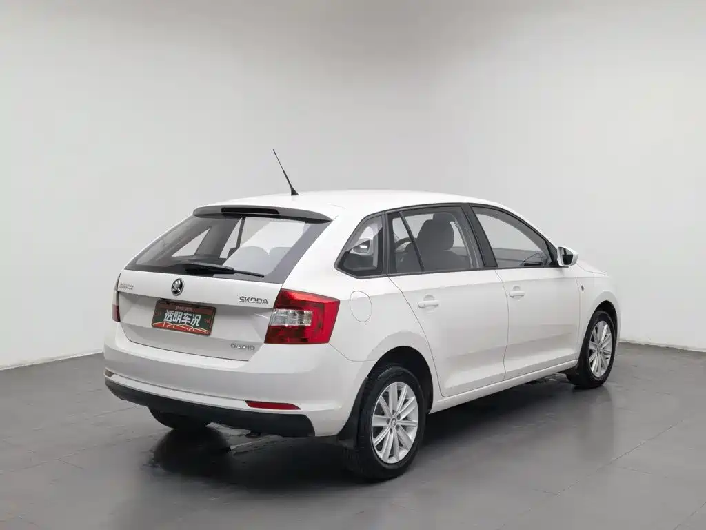 Skoda Rapid Spaceback — миниатюра 2