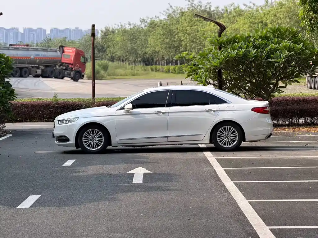 Ford Taurus — миниатюра 5