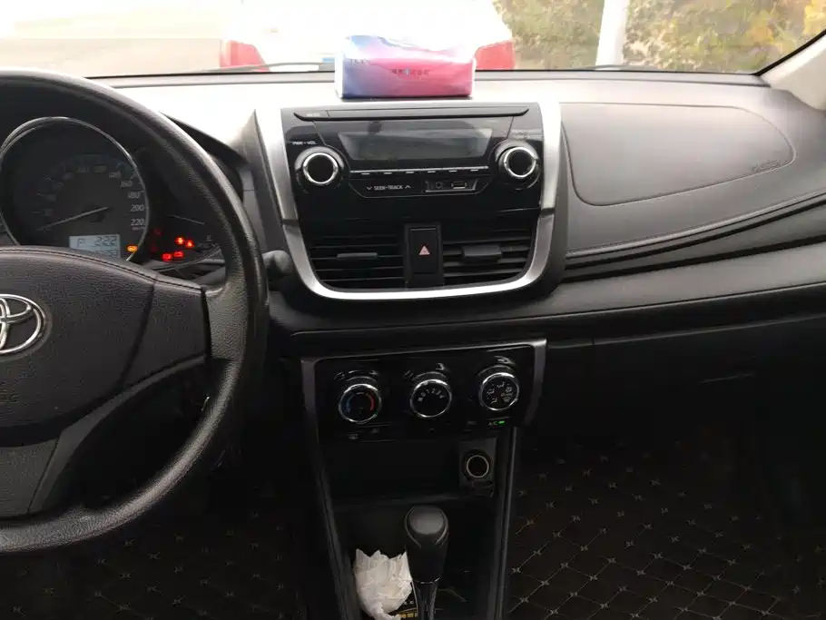 Toyota Yaris L — миниатюра 13