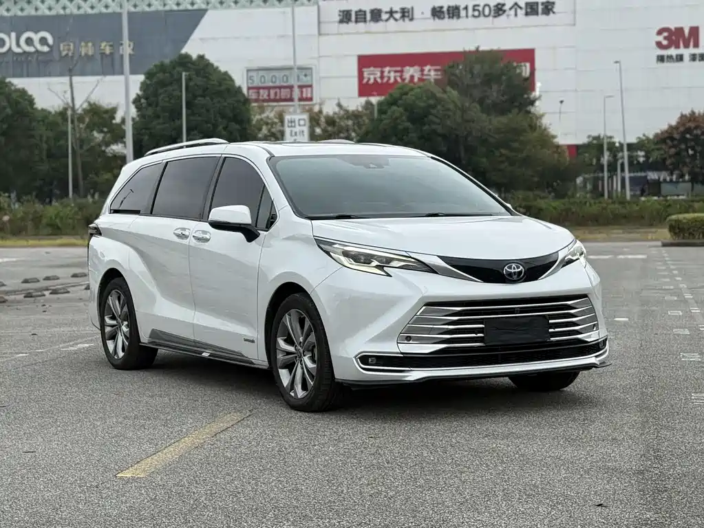 Toyota Sienna — миниатюра 3