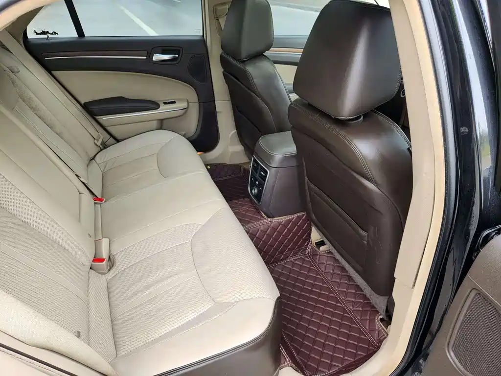 Chrysler 300C 3.6L Premium Comfort Edition, фото 13
