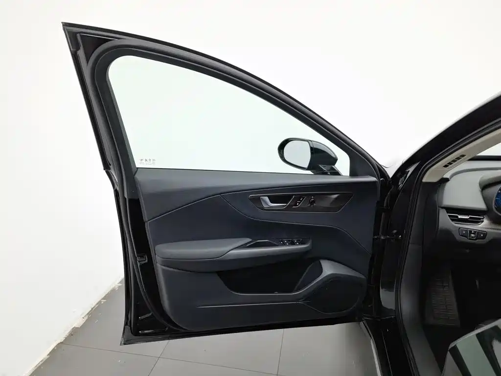 Hongqi Hongqi E-QM5 — миниатюра 8