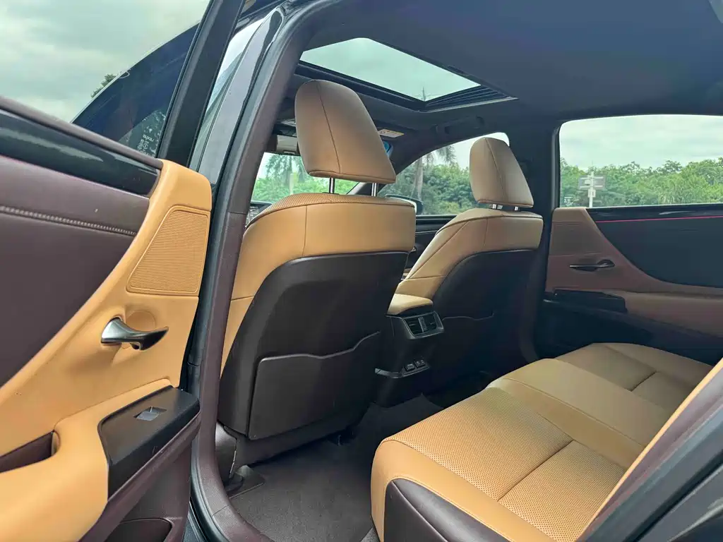 Lexus ES — миниатюра 8