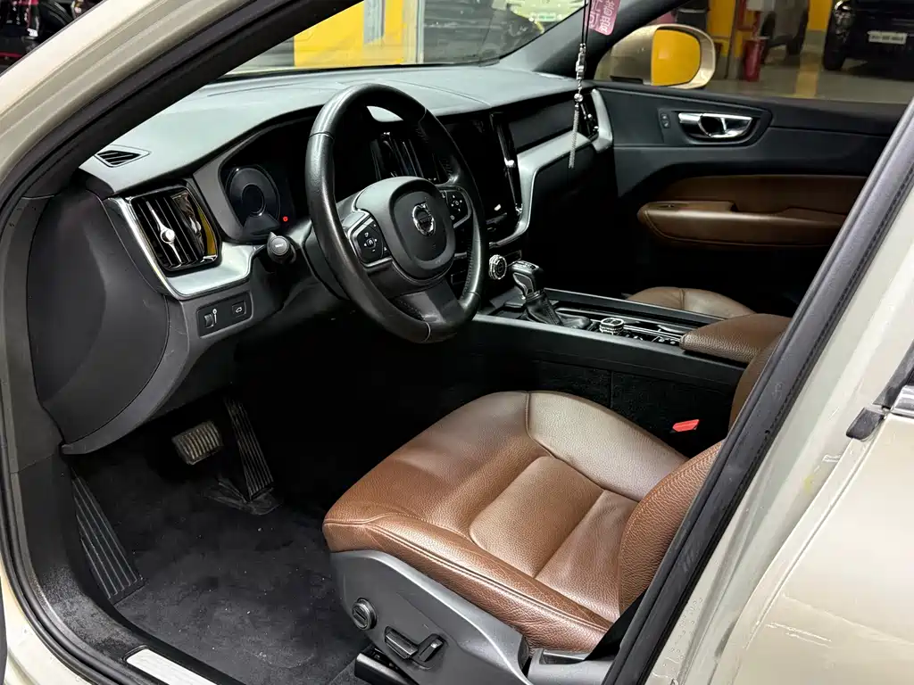 Volvo XC60 — миниатюра 9