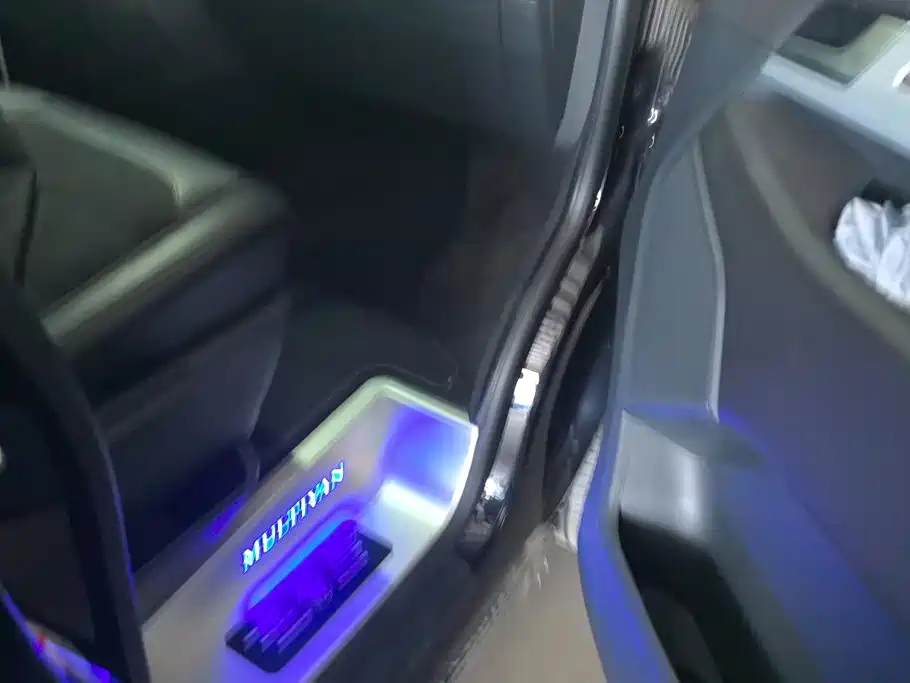 Volkswagen Multivan — миниатюра 8