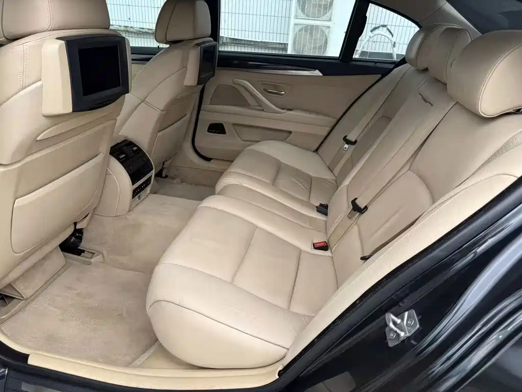 BMW 5 Series — миниатюра 6