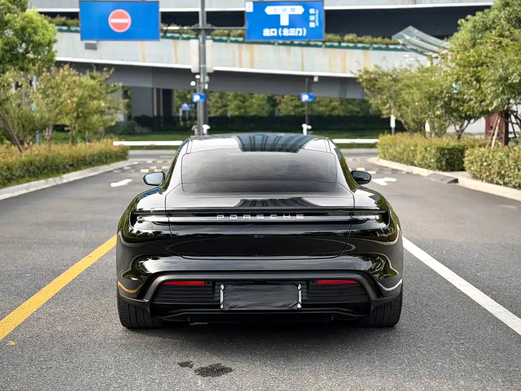 Porsche Taycan — миниатюра 5