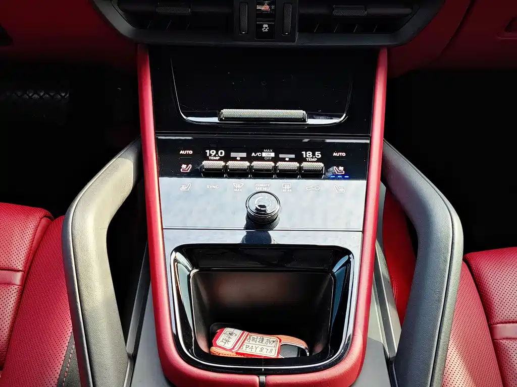 Porsche Cayenne — миниатюра 12