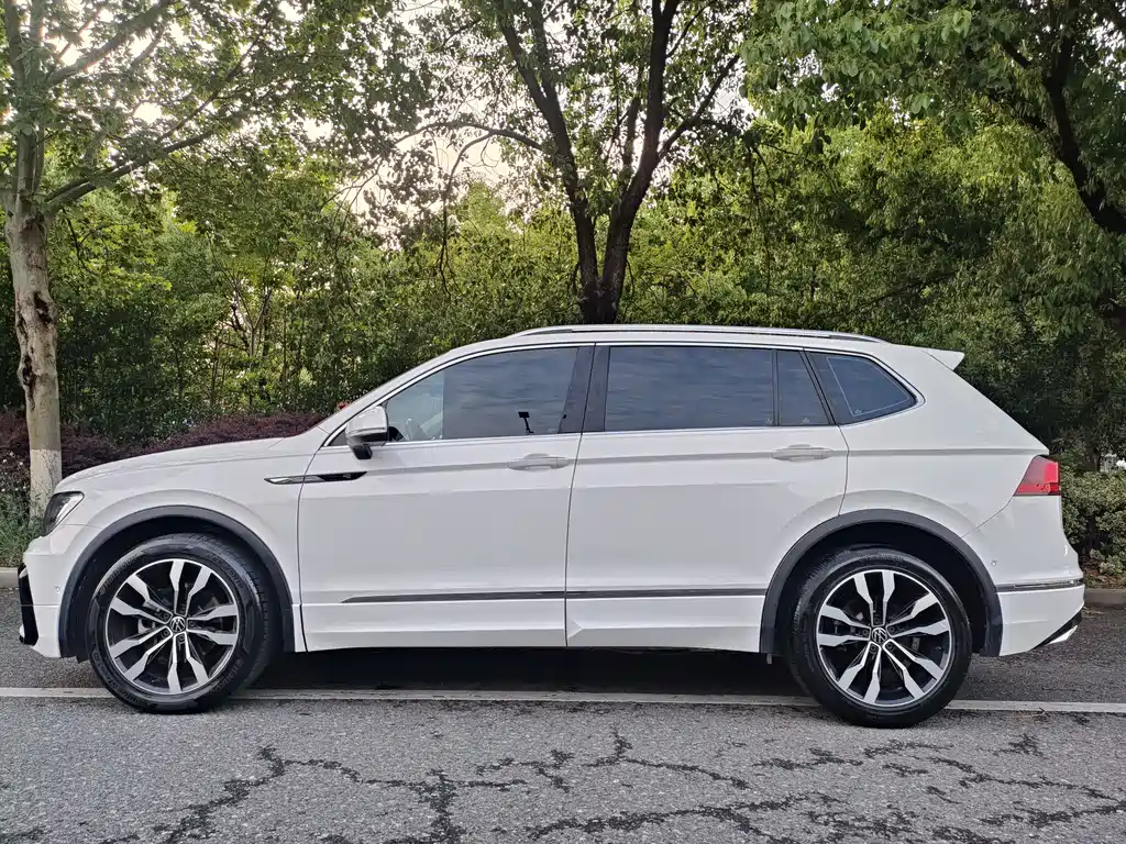 Volkswagen Tiguan L L 2022 330TSI AT R-Line