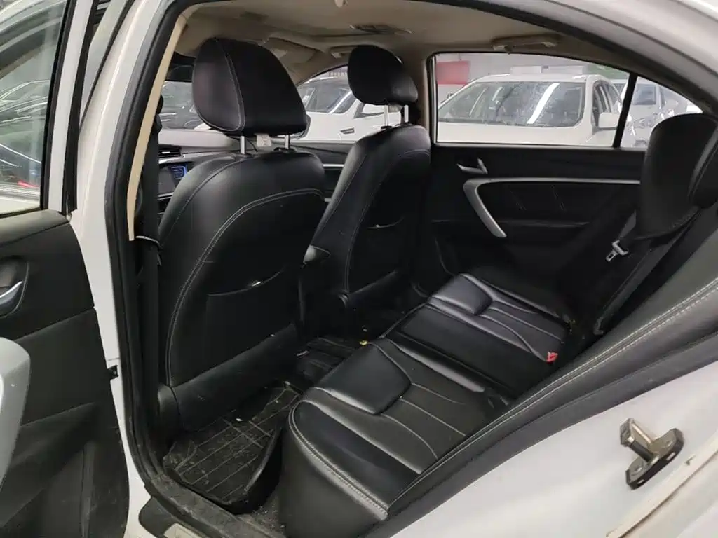 Geely Emgrand — миниатюра 17