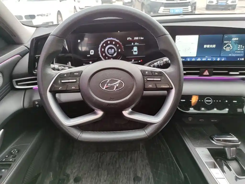 Hyundai Elantra — миниатюра 11
