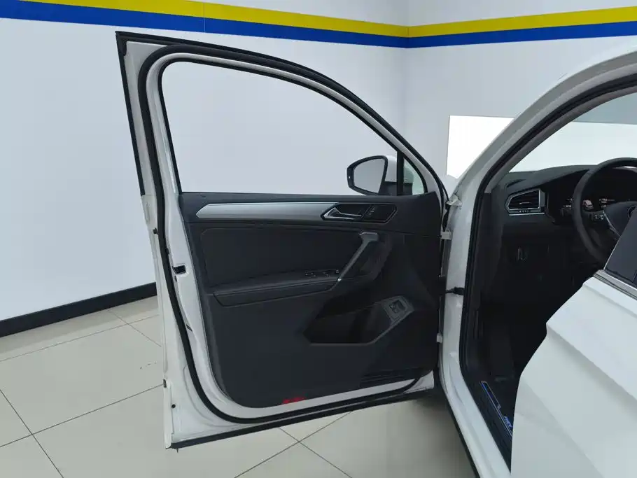Volkswagen Tiguan L PHEV — миниатюра 7