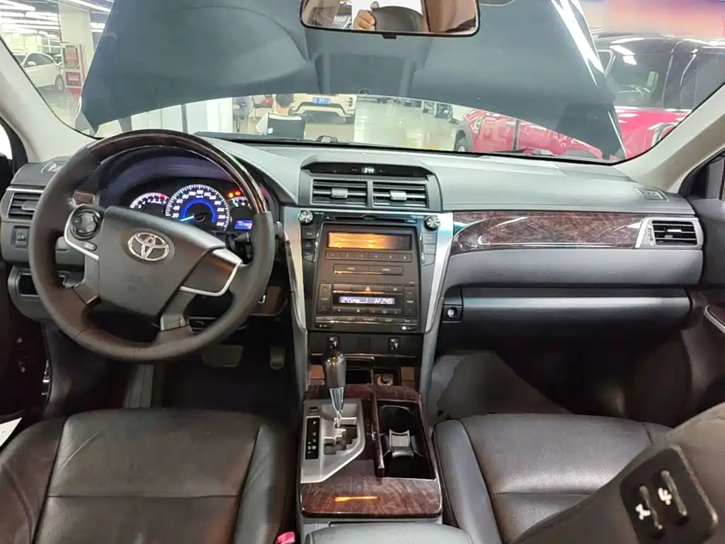 Toyota Camry — миниатюра 10