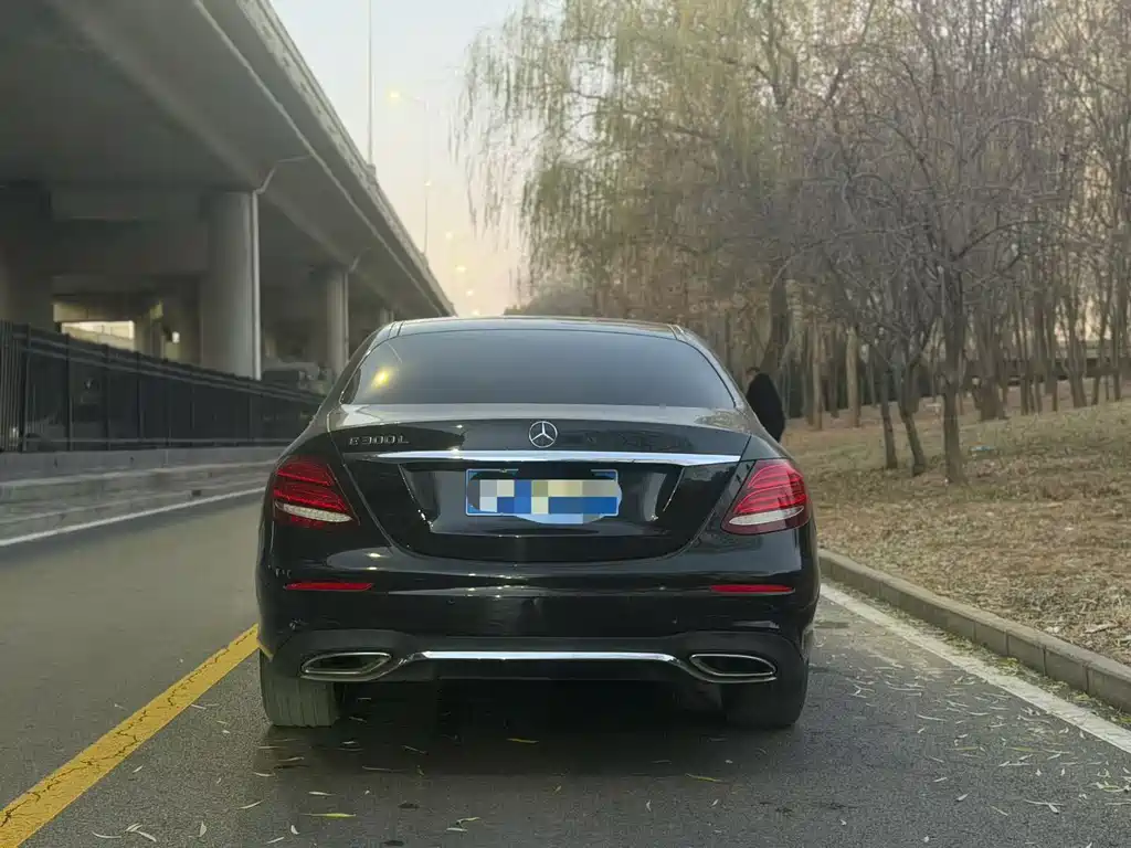 MERCEDES-BENZ E CLASS