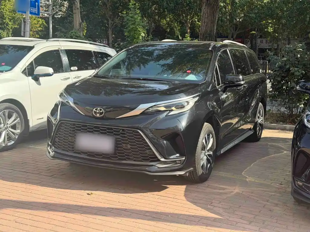 Toyota Granvia — миниатюра 3