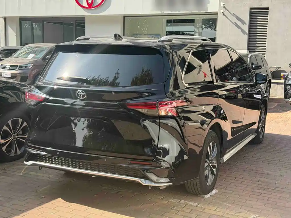 Toyota Granvia — миниатюра 12