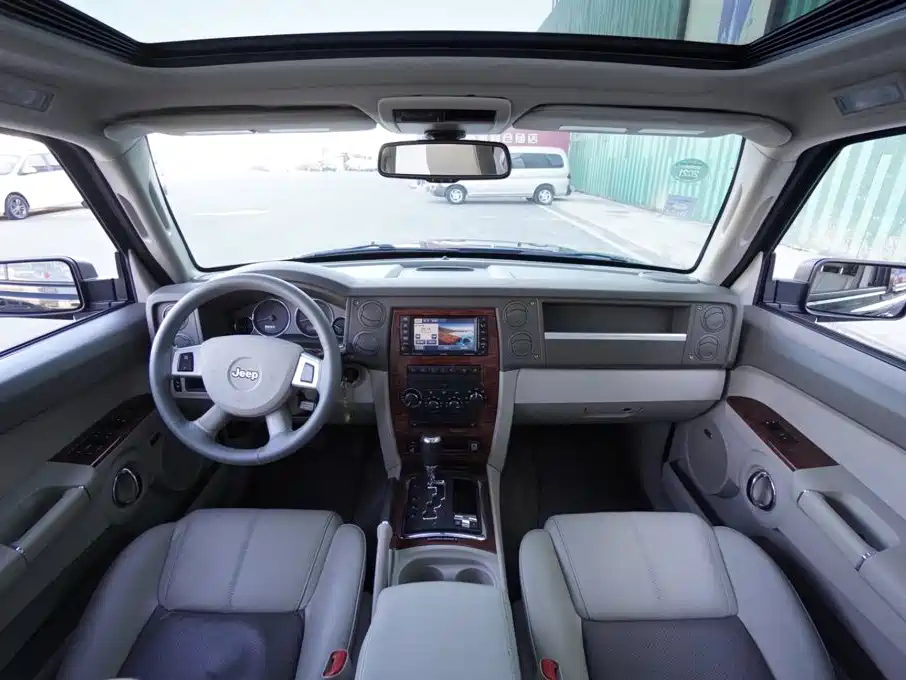 Jeep Commander Classic — миниатюра 4